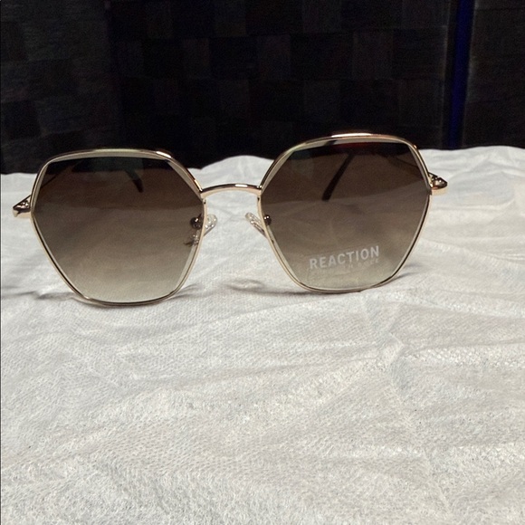 Kenneth Cole Reaction Gold Hexagonal Sunglasses - Picture 1 of 3